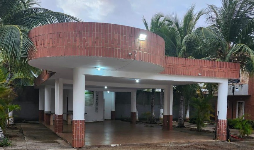 Caney espacioso del conjunto