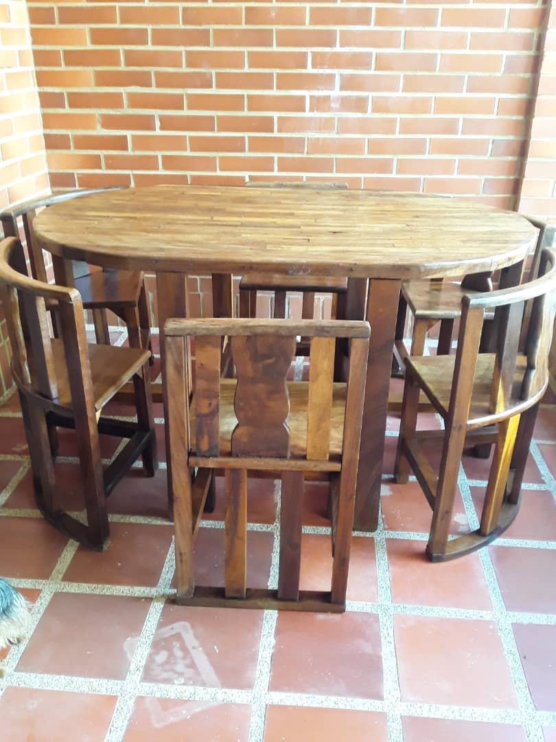 Comedor rustico en la mezzanina