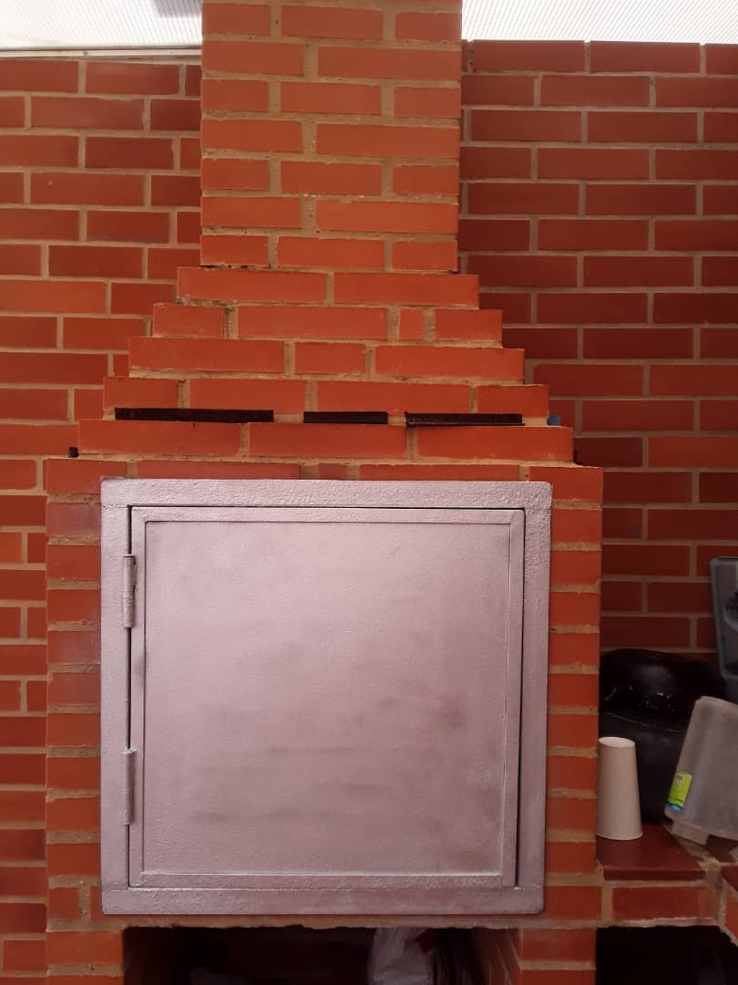 Parrillera de ladrillo en la mezzanina